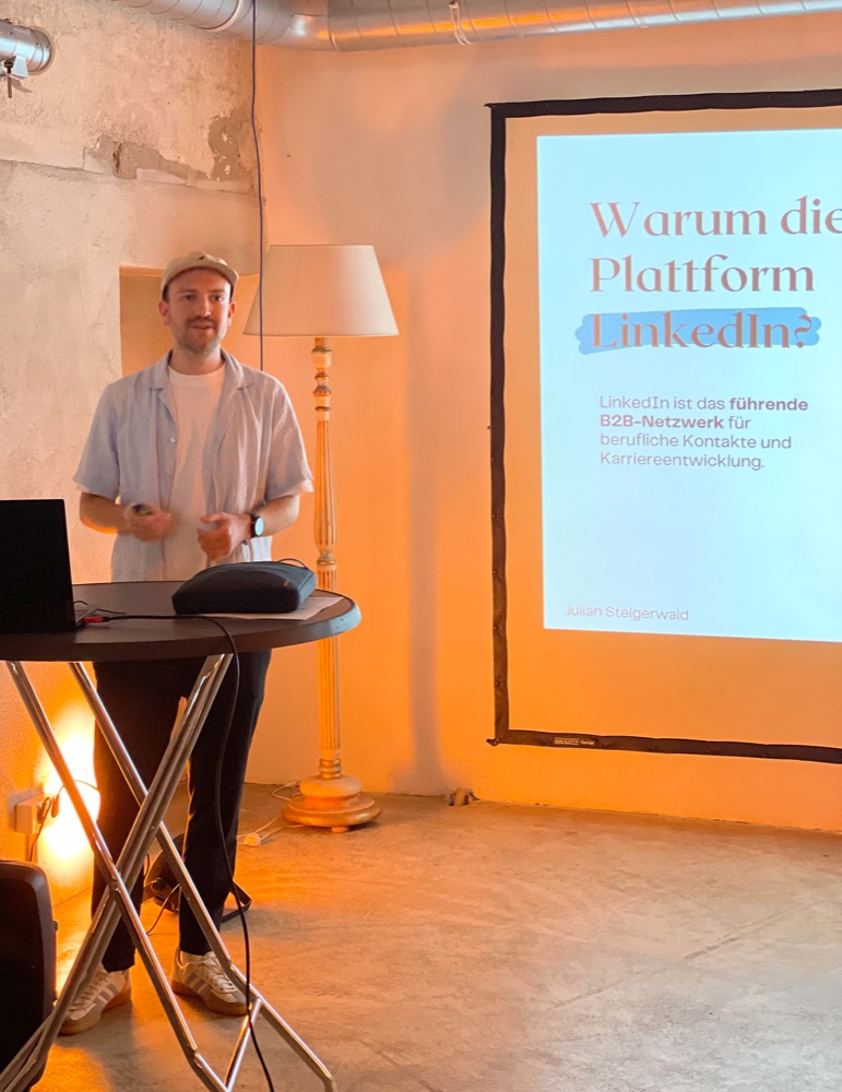 Julian Steigerwald beim Vortrag „Selbstmarketing auf LinkedIn
